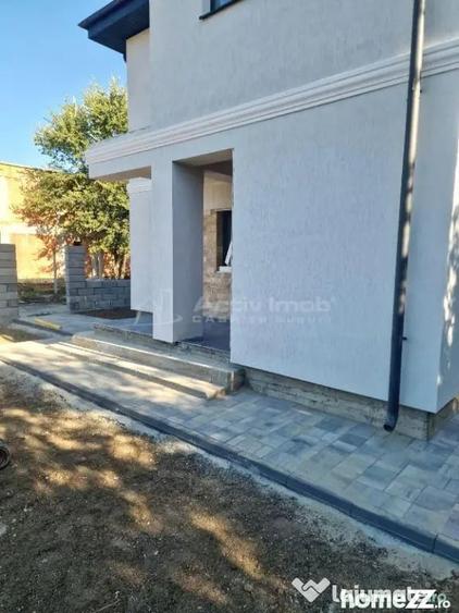 Casă cu 4 camere cu Teren 300 Mp în Sud
