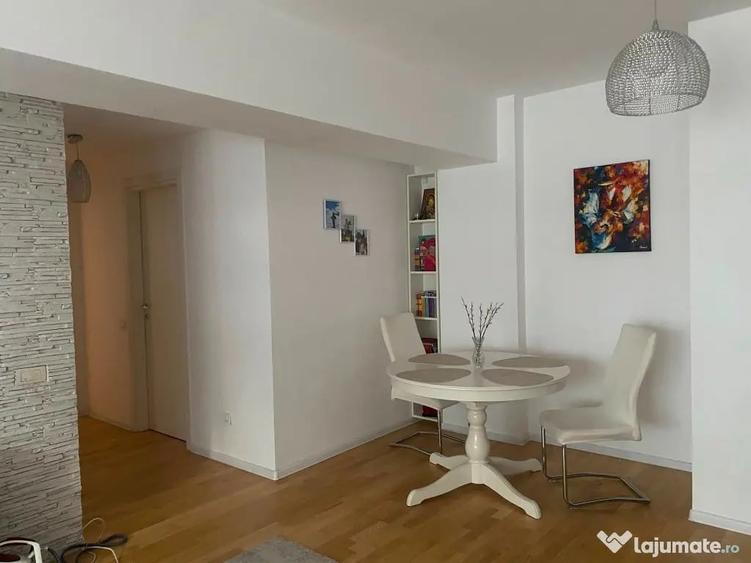 Apartament cu 3 camere semidecomandat în Băneasa