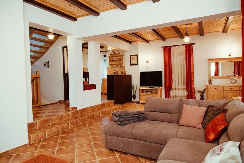 Casă cu 4 camere în Valea Dobârlăului