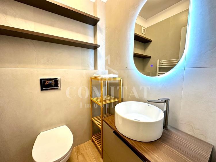 Apartament cu 3 camere semidecomandat, mobilat în Florești