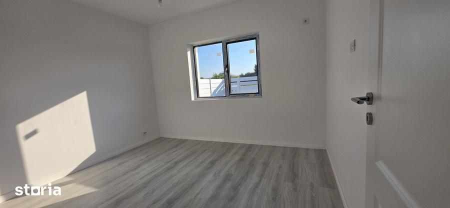 Casă cu 4 camere cu Teren 350 Mp în Clinceni