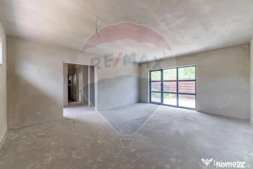 Apartament cu 4 camere decomandat în Pârneava