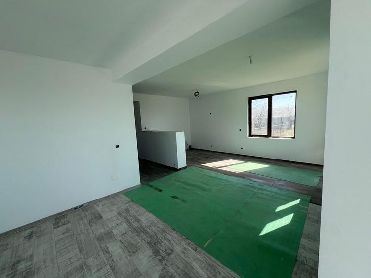 Casă cu 4 camere cu Teren 440 Mp în Tunari