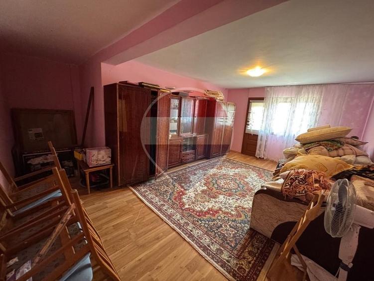 Casă individuală cu 4 camere cu Teren 7700 Mp în Brebeni