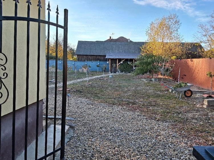 Casă cu Teren 1000 Mp în Central