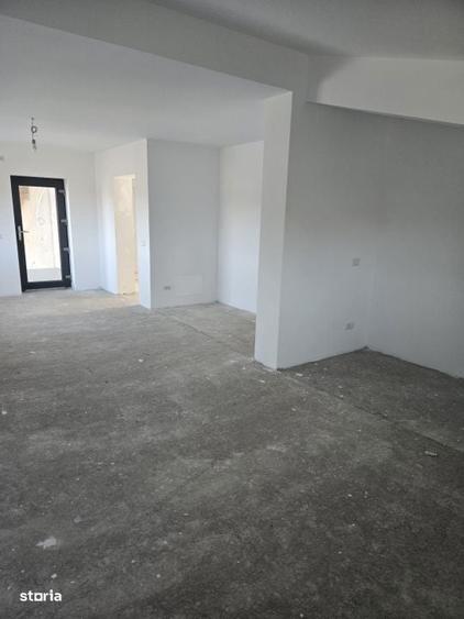 Casă cu 3 camere în Urleta
