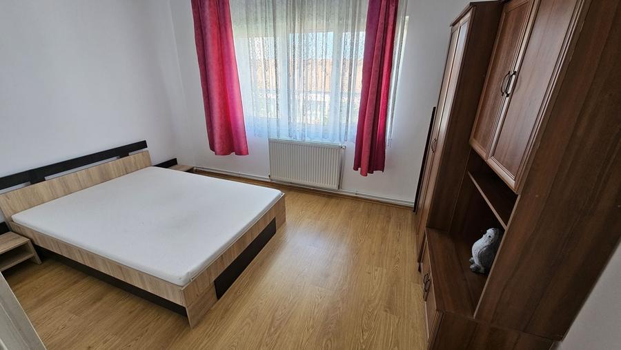 Apartament cu 3 camere decomandat în Micro 16