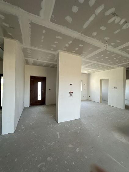Casă cu 3 camere în Zimandcuz