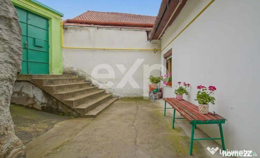 Casă cu 5 camere cu Teren 355 Mp în Schei