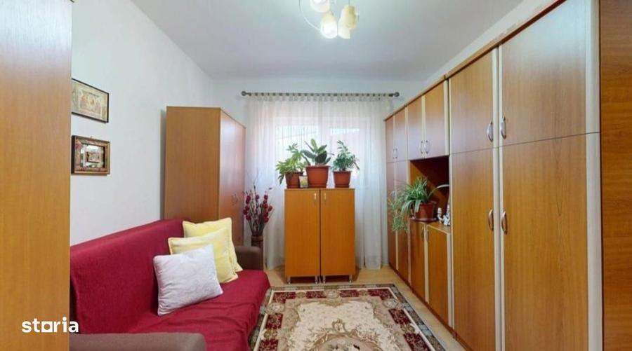 Casă cu 8 camere cu Teren 420 Mp în Nord
