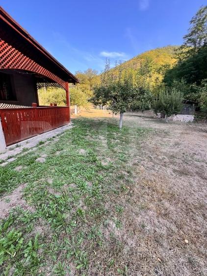 Casă individuală cu 3 camere cu Garaj în Hunedoara