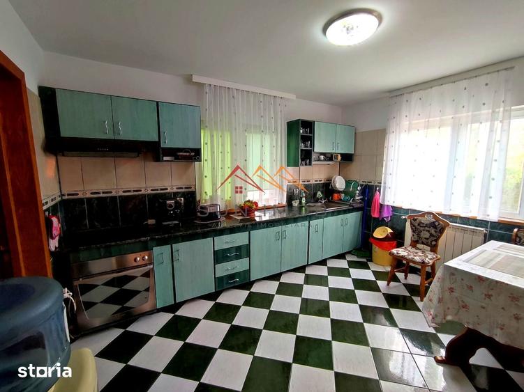 Casă cu 4 camere decomandat cu Teren 115500 Mp în Șotrile