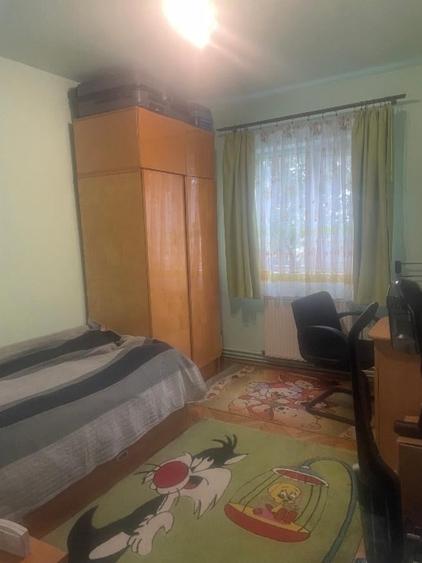 Apartament cu 3 camere decomandat în Girocului