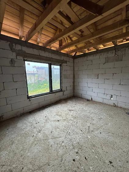 Casă cu Teren 1176 Mp în Horia