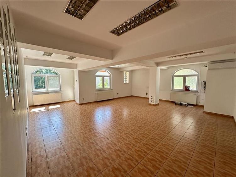 Birou, de 88 mp, în Central