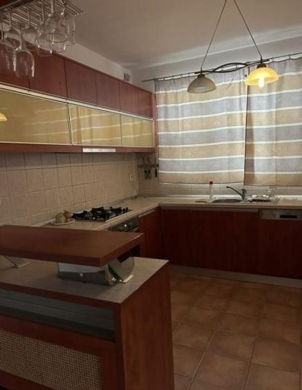 Casă individuală cu 5 camere cu Teren 250 Mp în Tei