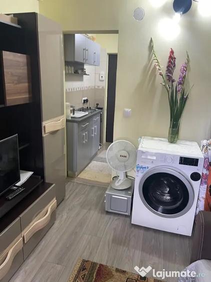 Garsonieră decomandată în Central