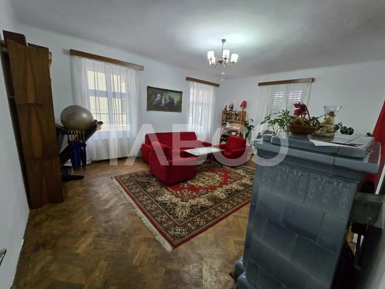 Apartament cu 4 camere decomandat, mobilat în Orașul de Jos