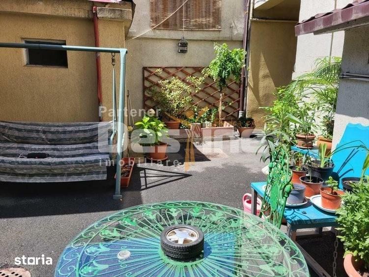 Casă cu 9 camere cu Teren 365 Mp în 13 Septembrie