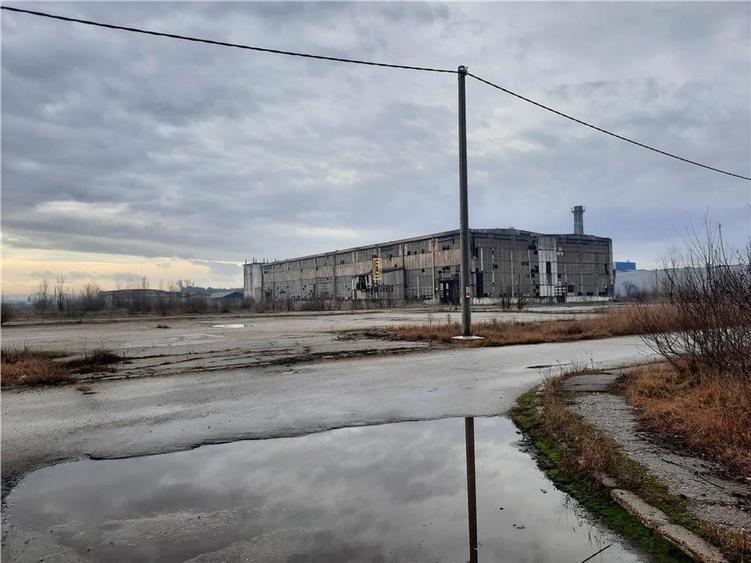 Spațiu industrial, de 20,000 mp, în Central