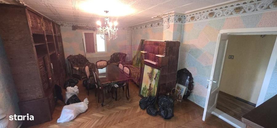 Casă cu 4 camere în Central