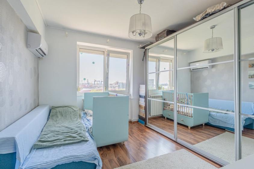 Apartament cu 3 camere semidecomandat în Cazino