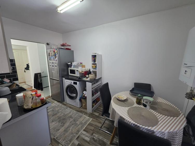 Apartament cu 3 camere decomandat, mobilat în Mărăști