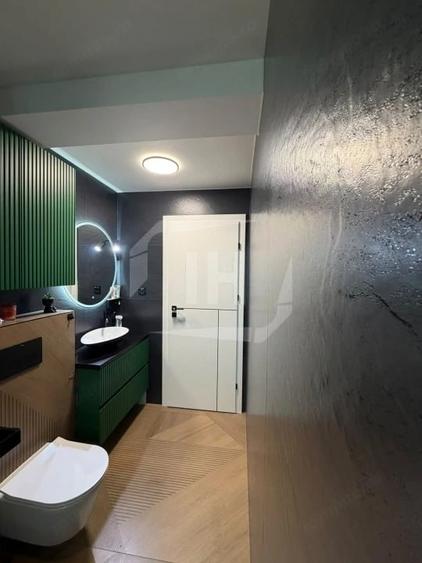 Apartament cu 3 camere semidecomandat în Central