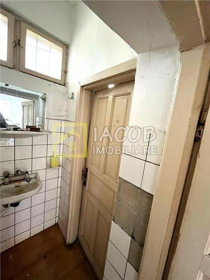 Spațiu comercial, de 110 mp, în Narcisa