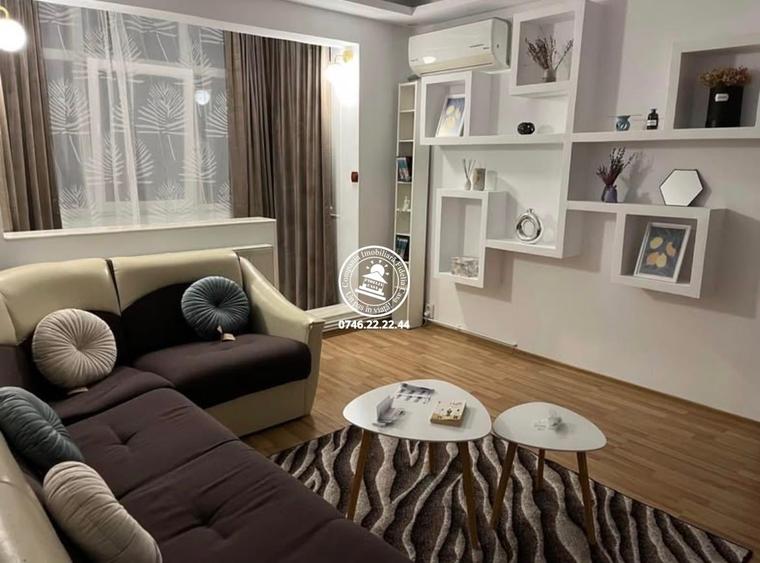Apartament cu 2 camere decomandat în Podul de Piatră