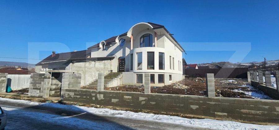 Casă individuală cu 5 camere cu Garaj în Exterior Nord