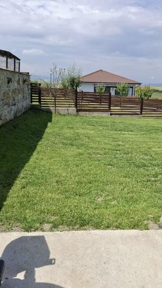 Casă individuală cu 4 camere cu Canalizare în Dezmir