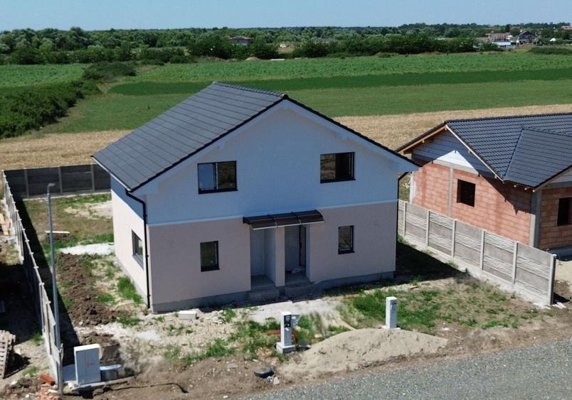 Duplex cu 2 camere cu Canalizare în Remetea Mare