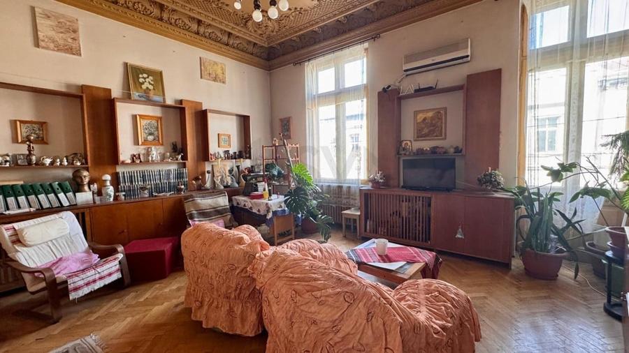 Apartament cu 4 camere decomandat în Calea Victoriei