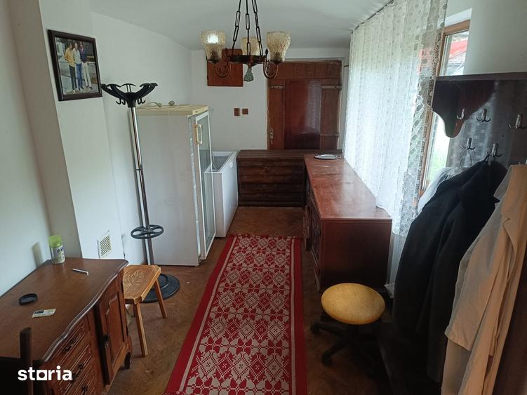 Casă cu 8 camere cu Teren 1584 Mp în Central