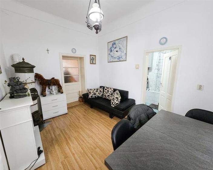 Casă cu 3 camere cu Teren 400 Mp în Central
