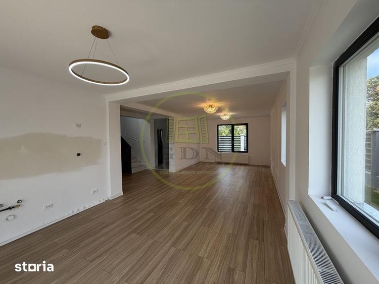 Casă cu 5 camere cu Teren 328 Mp în Cârcea