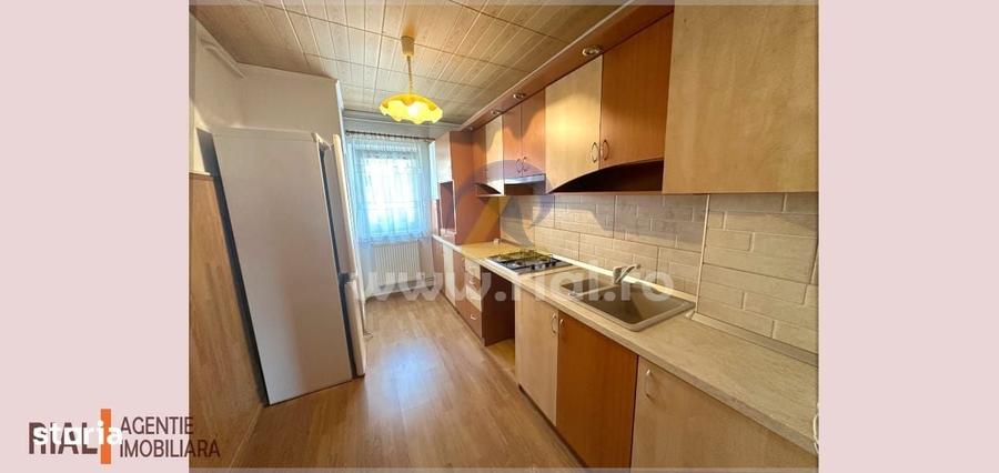 Apartament cu 3 camere decomandat în Vitrometan