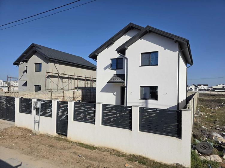 Casă cu 3 camere cu Teren 400 Mp în Central