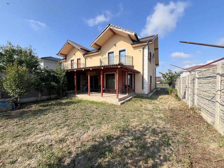Duplex cu 5 camere cu Canalizare în Dumbrăvița