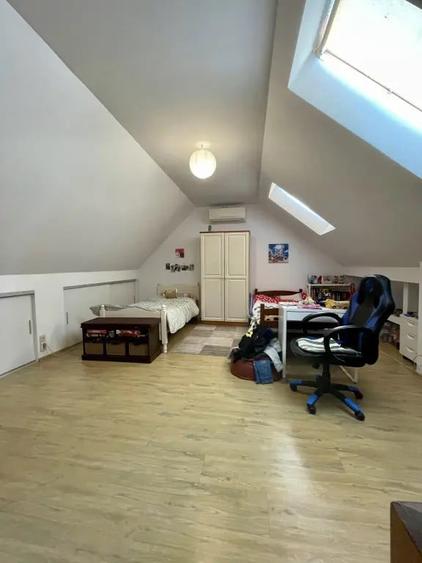 Apartament cu 3 camere decomandat în Câmpului