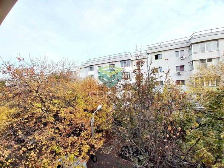 Apartament cu 3 camere decomandat în Băneasa