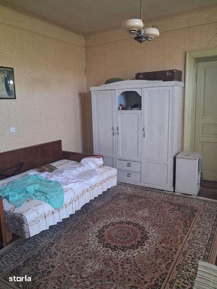 Casă cu 4 camere cu Canalizare în Central