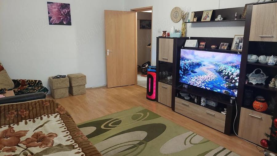 Apartament cu 4 camere decomandat în Lipovei