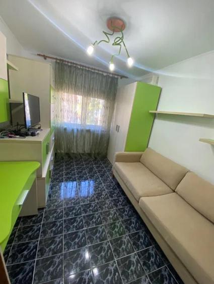 Apartament cu 3 camere decomandat în Lujerului