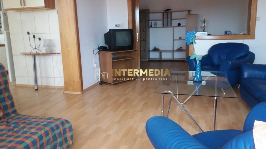 Apartament cu 4 camere decomandat, mobilat în Cetate