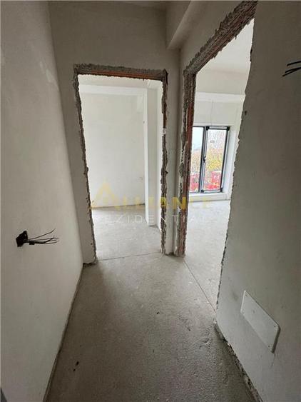 Duplex cu 4 camere cu Canalizare în Central