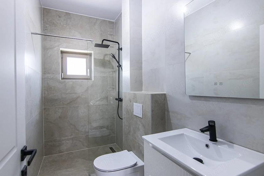 Casă cu 7 camere cu Teren 369 Mp în Ferme