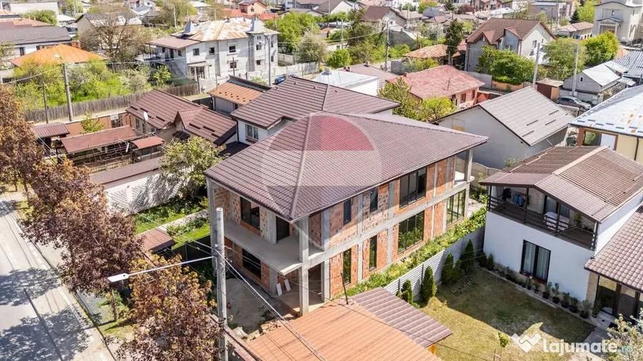 Casă cu 5 camere cu Teren 264 Mp în Central