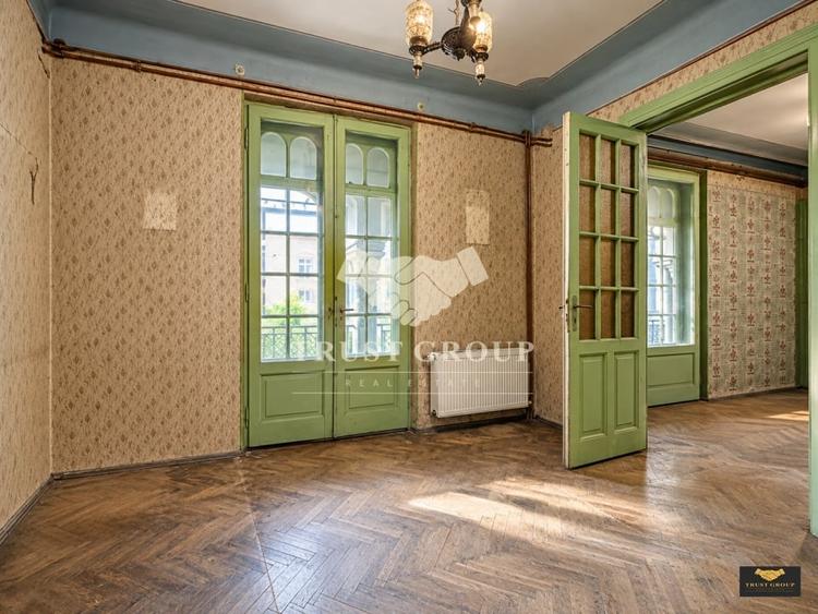 Apartament cu 4 camere semidecomandat în Unirii